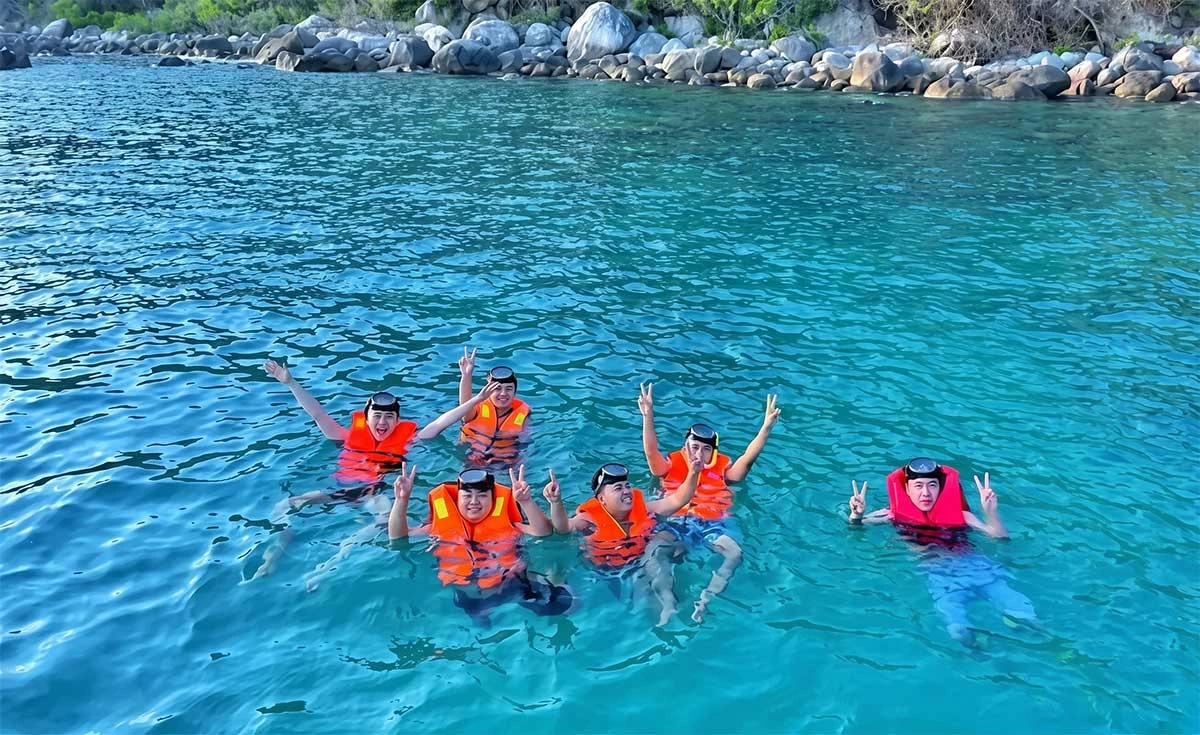 Snorkeling at Cham Island
