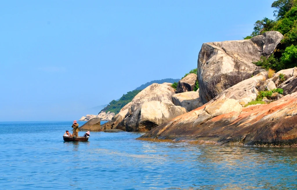 Swiftlet Nesting Cave, Cham Island